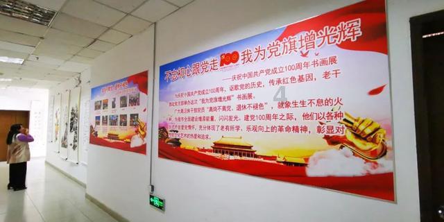 逃离阴暗的房屋