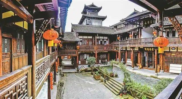 小蓝球向上跳